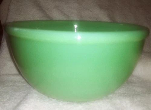 VINTAGE  FIRE KING JADEITE NG BOWL -  1950s USA