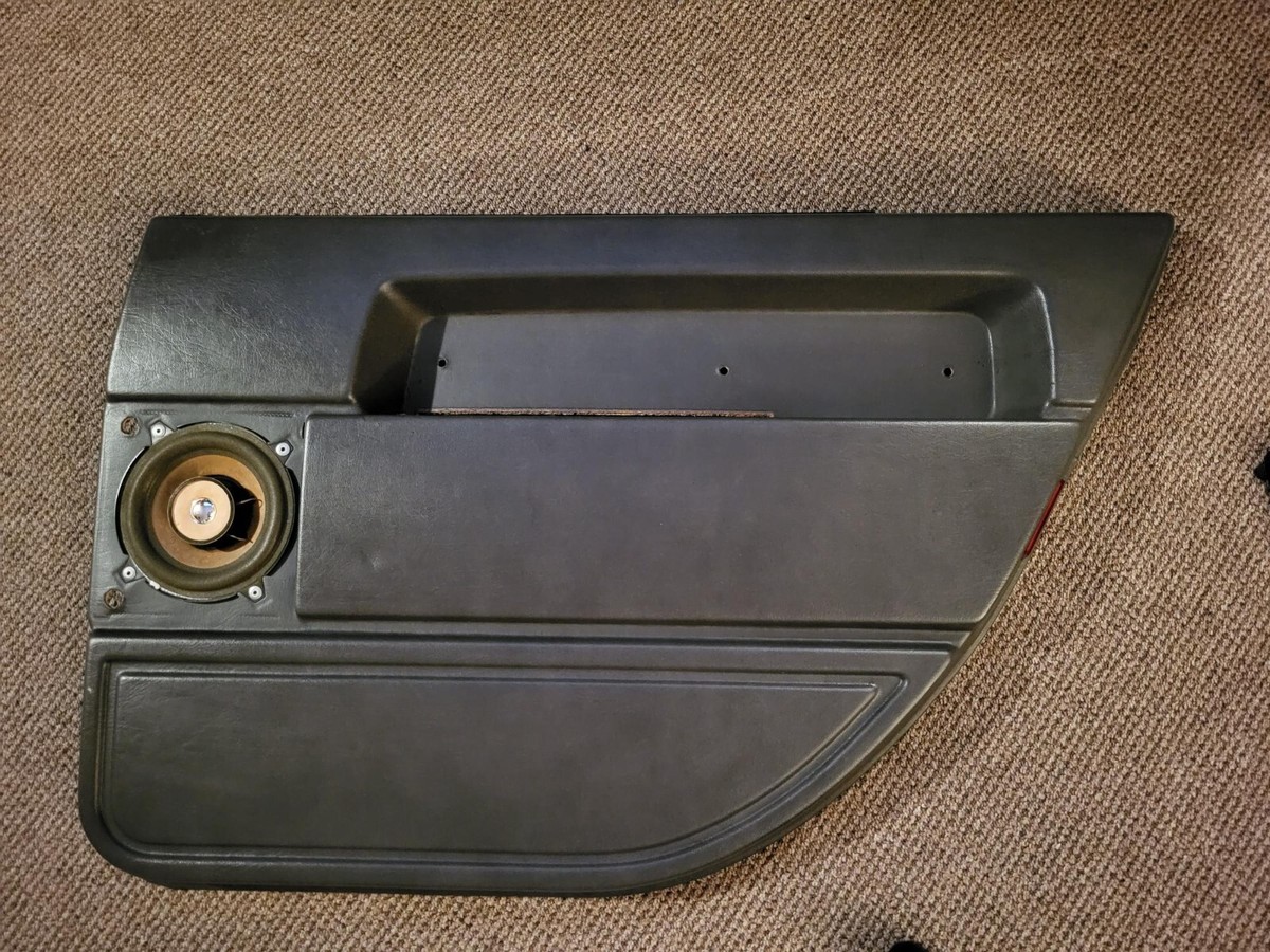 1986-1992 Volvo 740 760 940 960 Passenger Side Rear Door Panel off