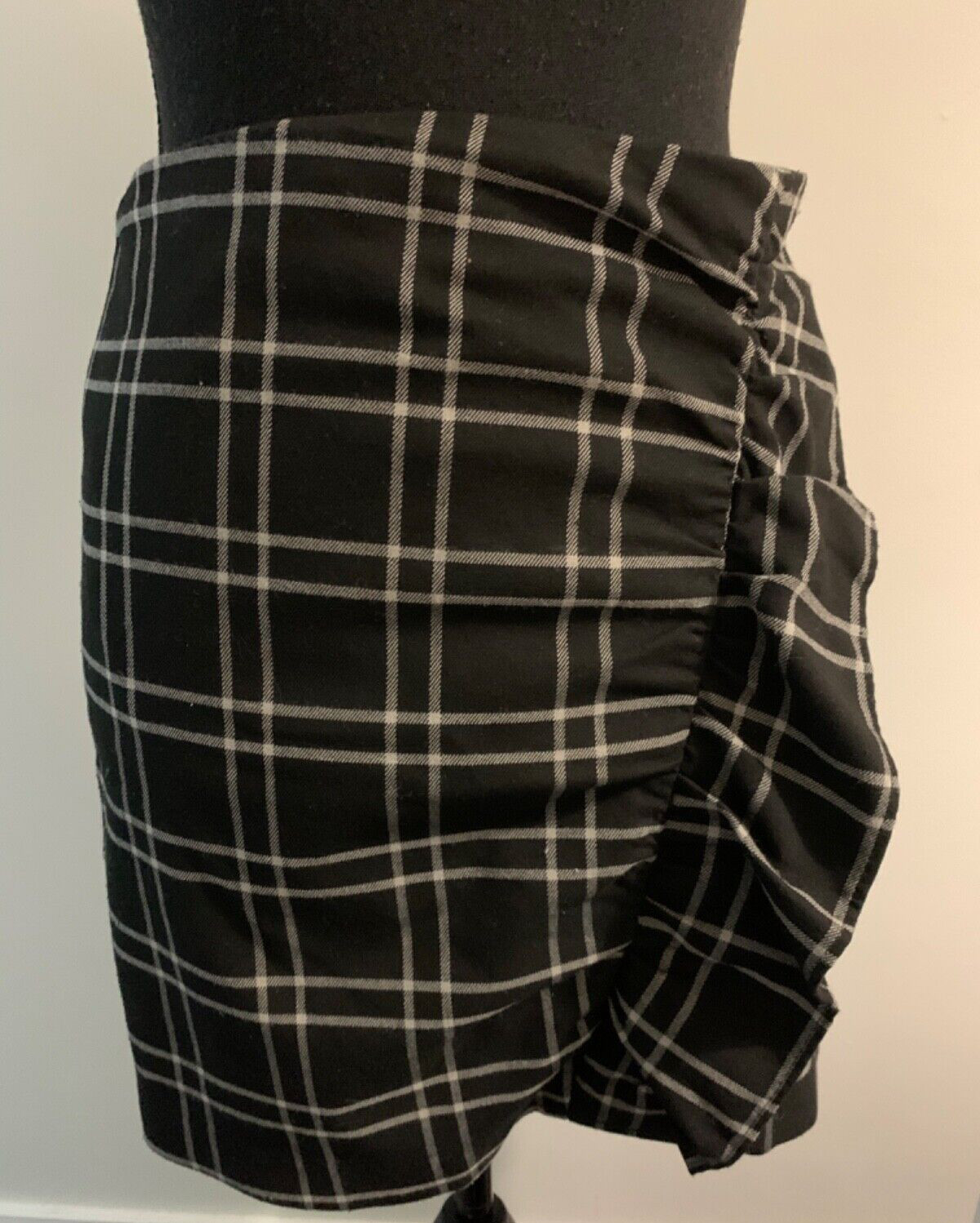 Abercrombie & Fitch black check skirt Size XS ruffle detail Polyester womens
