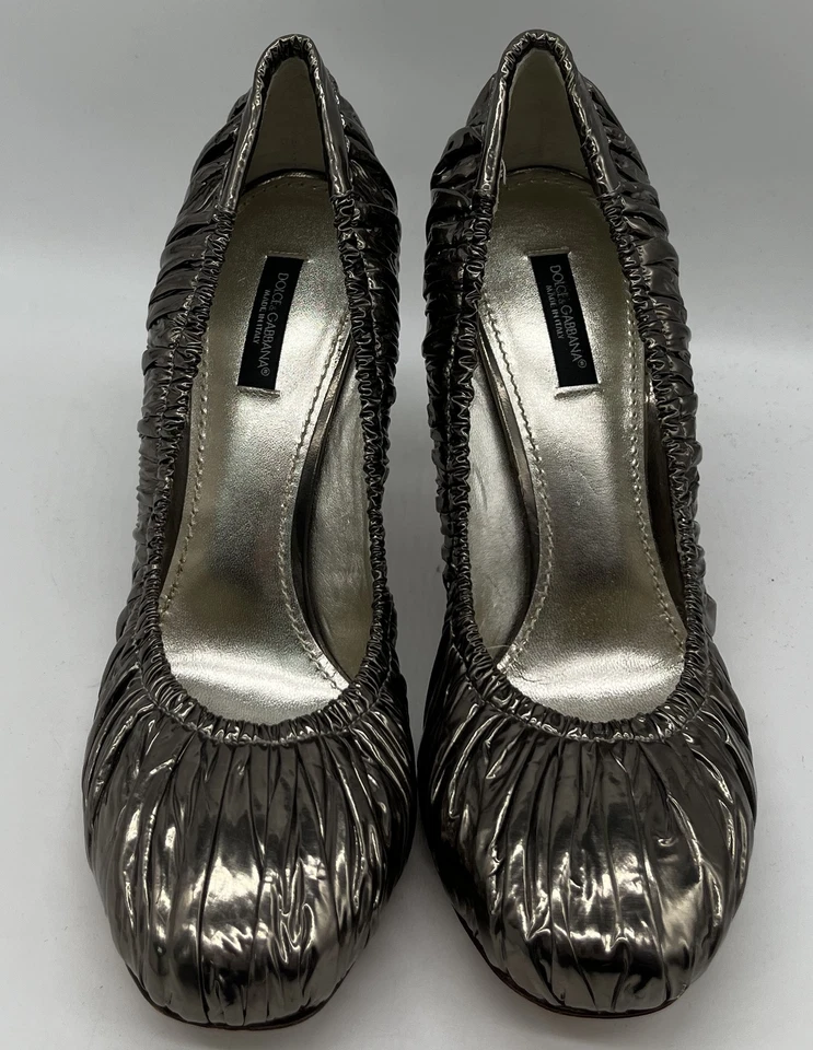 Zapatos de salón Dolce&Gabbana metálicos acanalados charol punta cerrada talla 39,5  Foto 2 de 4