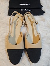CHANEL Iconic punta a cappuccio bicolore CC slingback piatta EU38 US7,5