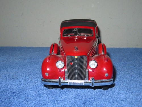 1938 CADILLAC V16 FLEETWOOD RED SIGNATURE MODELS 1:18 OPENING DOORS HOOD & TRUNK - Picture 3 of 15