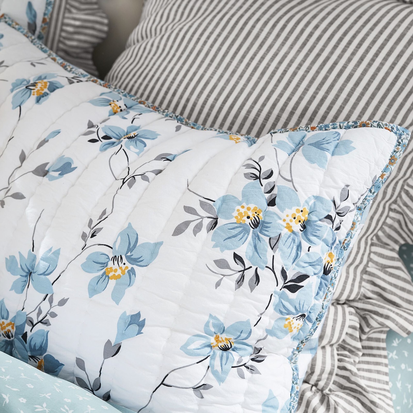 Almohada Pottery Barn acolchada floral Emily Meritt regalo de boda vacaciones SHAM azul a