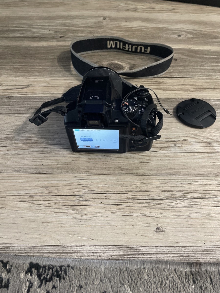 FUJIFILM FINEPIX S8200 16 MP, WIDE 24MM 40X OPTICAL ZOOM LENS