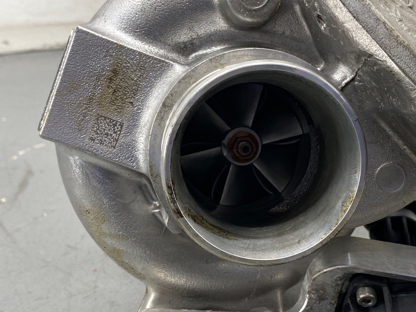 2020-2023 MCLAREN GT 4.0L LEFT SIDE ENGINE TURBO TURBOCHARGER 22FA240GP OEM 2021
