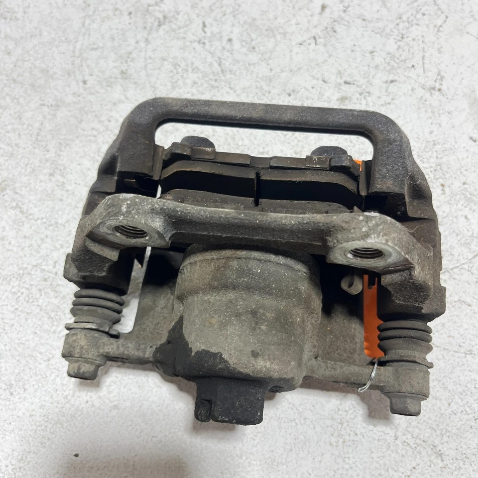 2018 HONDA PILOT EX-L REAR LEFT DRIVER SIDE BRAKE CALIPER OEM - Image 2 of 4