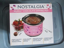 NOSTALGIA My Mini Chocolate Dipping Pot W/ Lid & Pink Heart Design 20 Oz.