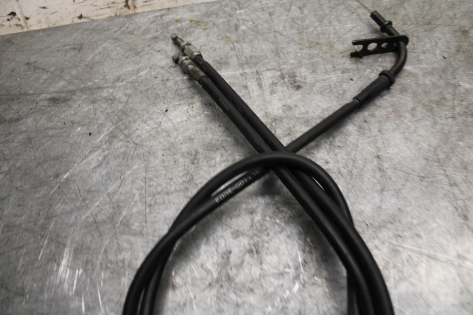 2003 Yamaha YZF R6 THROTTLE CABLES LINES 5SL-26311-00-00 5SL-26312-00-00 BB539 - Image 3 of 4