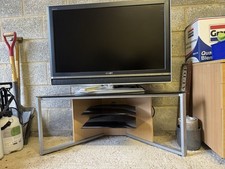Sony Bravia TV Model KDL - 40V2000C Complete With Glass Stand,remote & Manual