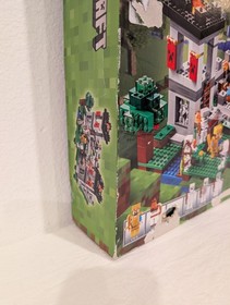 LEGO Minecraft: The Fortress (21127) - New Sealed! Damaged Box