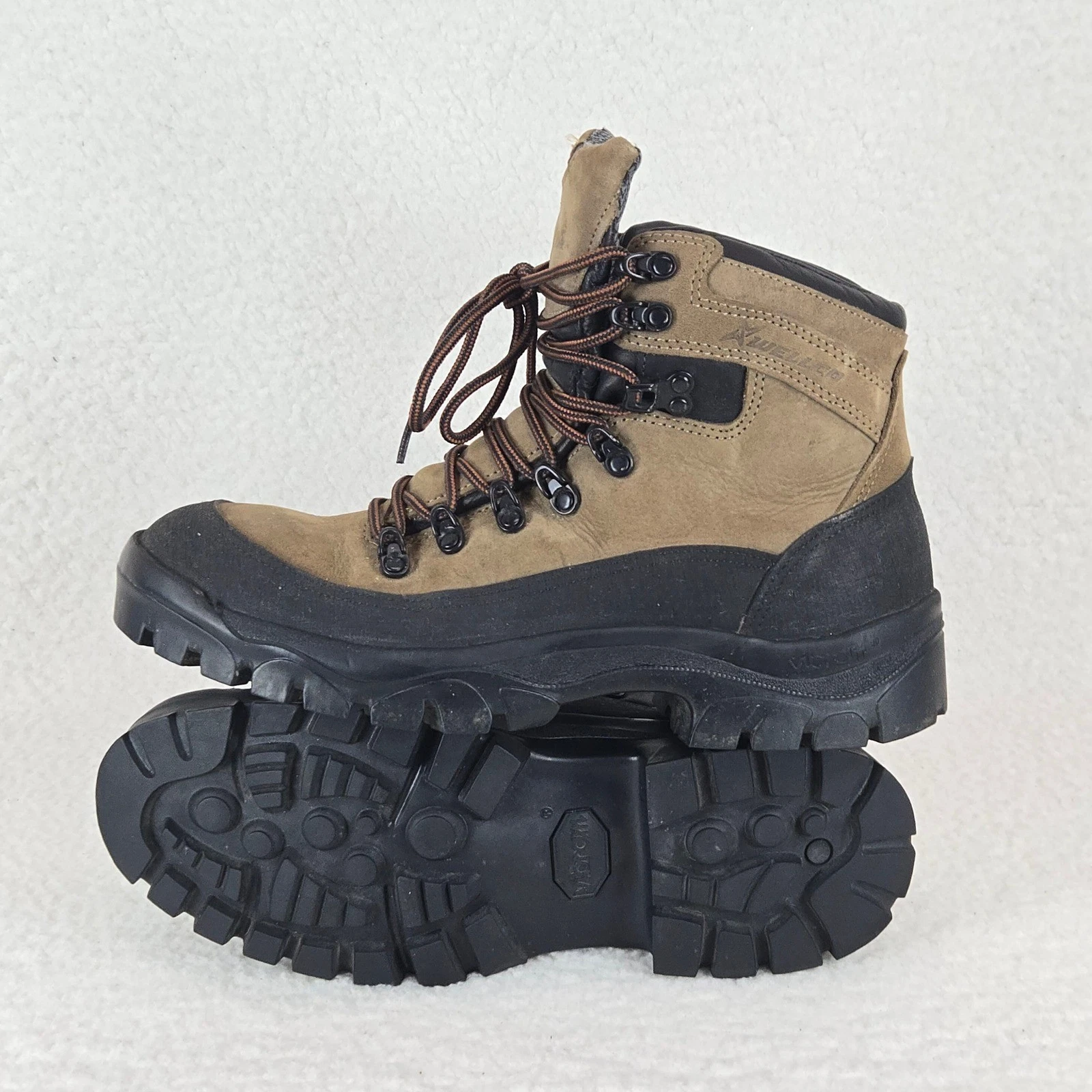 Wellco Mens Hiking Boots 9R Tan Black Leather Tactical Vibram Gorpcore 87500-007
Opens in a new wind