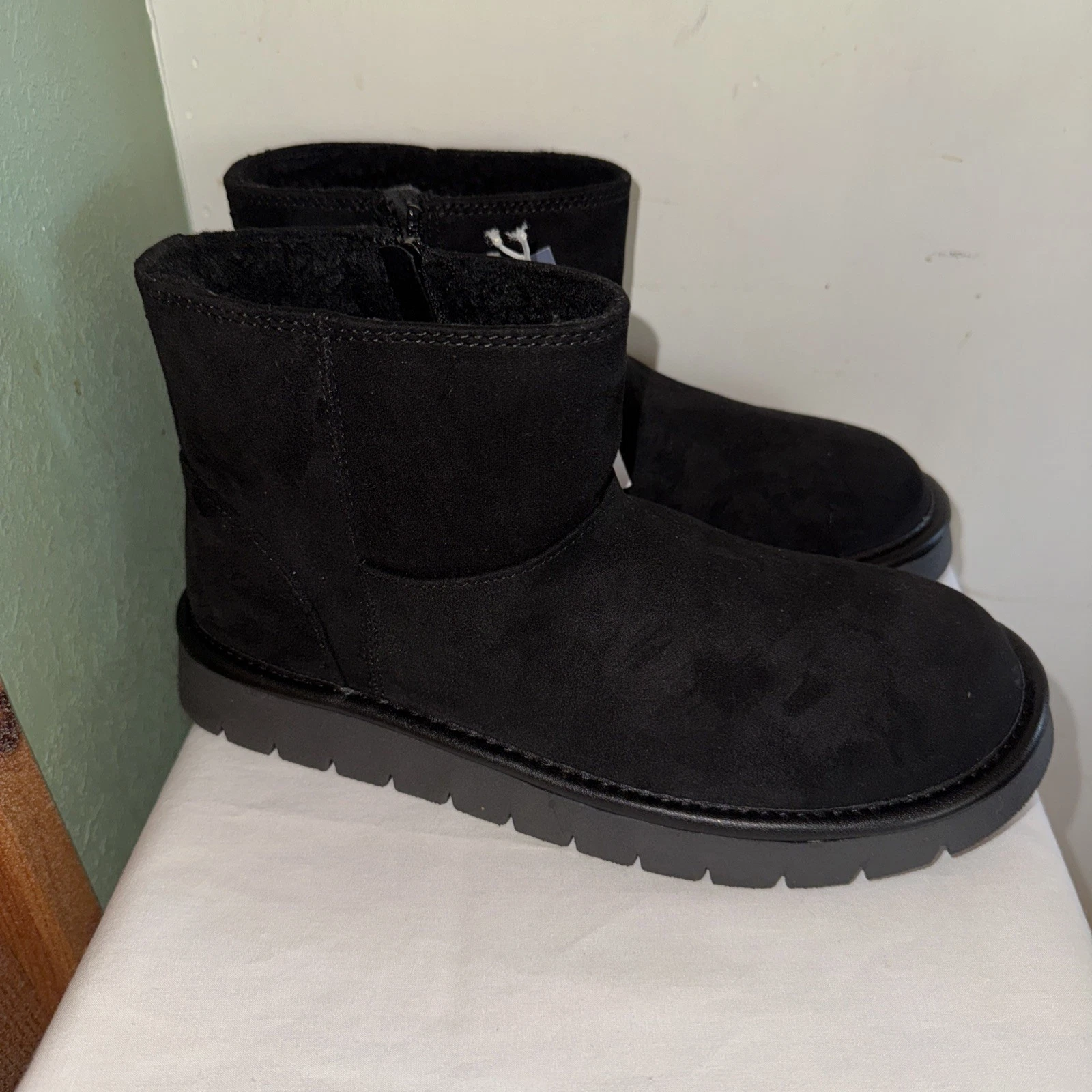 Universal Threads Women's Classic Boots 8 Black Ankle Slip On AE994 Faux Suede