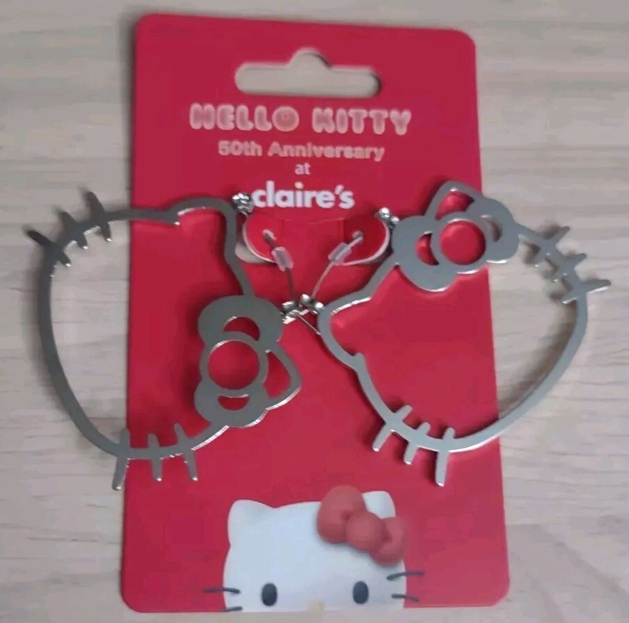ピアス Hello Kitty Hoop Earrings Sanrio Hello Kitty Womens Hoop Earrings- Plated Silver Hello