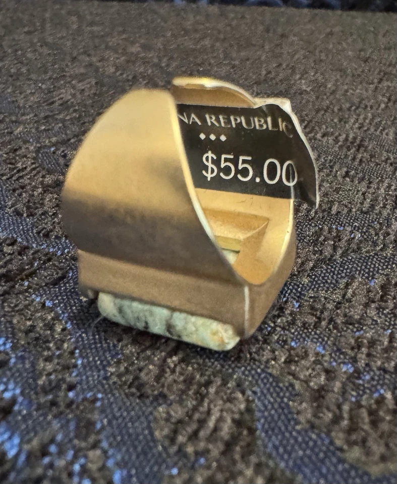 Nuevo con etiquetas Anillo Banana Republic Corte Cuadrado Piedra Verde Oro Latón Moderno Mínimo Boho 6 Foto 2 de 4