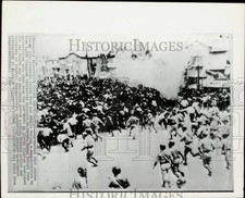 1965 Press Photo Police charge into students during riot at Tonggook University