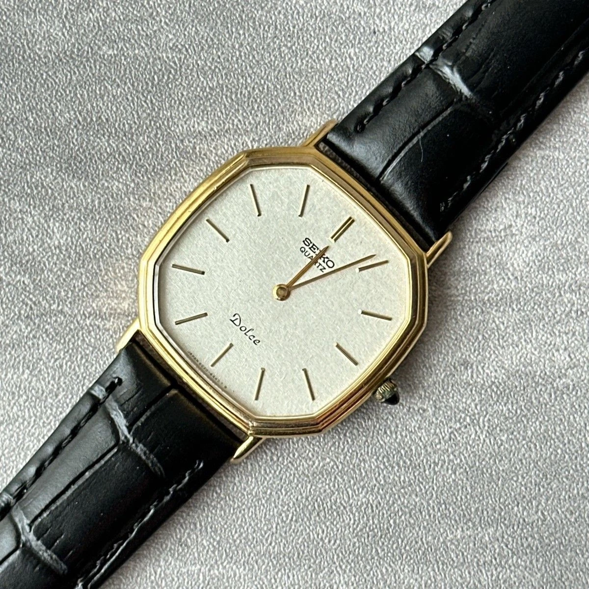 SEIKO DOLCE 10K Octagonal Ivory Dial Thin Vintage Wristwatch Quartz