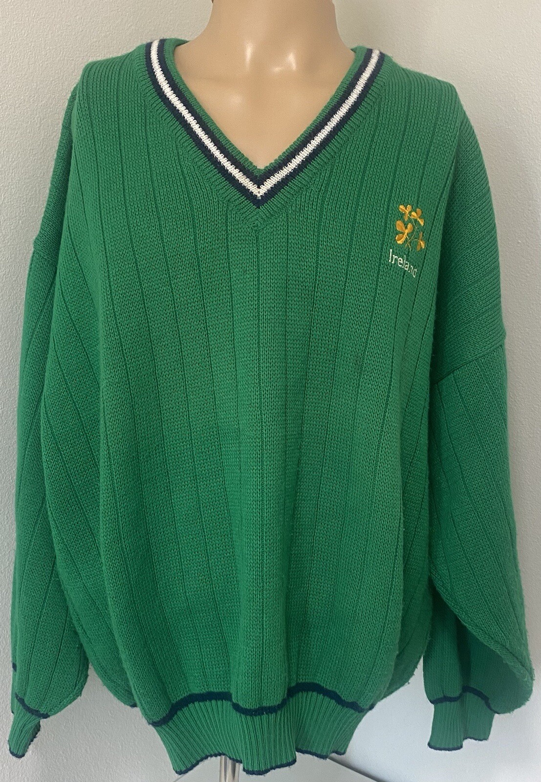 Vintage Quills Woollen Market Ireland Irish VNeck Sweater Kelly Green