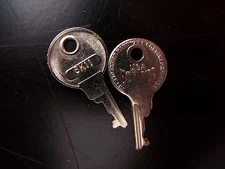 LIFTON VINTAGE GUITAR CASE  KEY