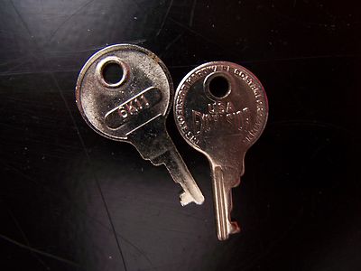 LIFTON VINTAGE GUITAR CASE  KEY