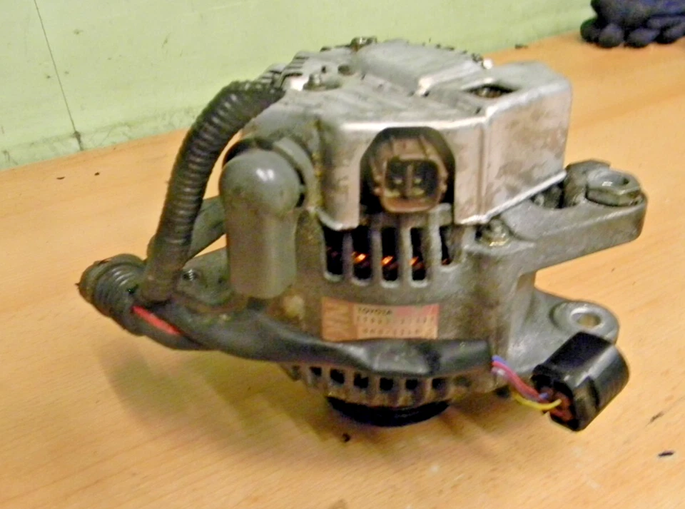 GENUINE 2010-19 TOYOTA SIENTA/VITZ ALTERNATOR 27060-21131 - Image 2 of 4