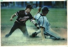 1993 Press Photo Lance Pratt Misses Tag on Dukes' Rick Ferry at Second Base