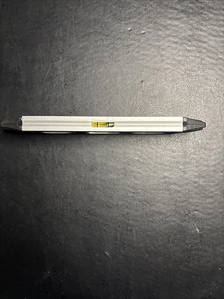 Johnson Torpedo Level 9”Tool 1421-0900 Magnetic Plastic And Aluminum Black Used - Image 4 of 4