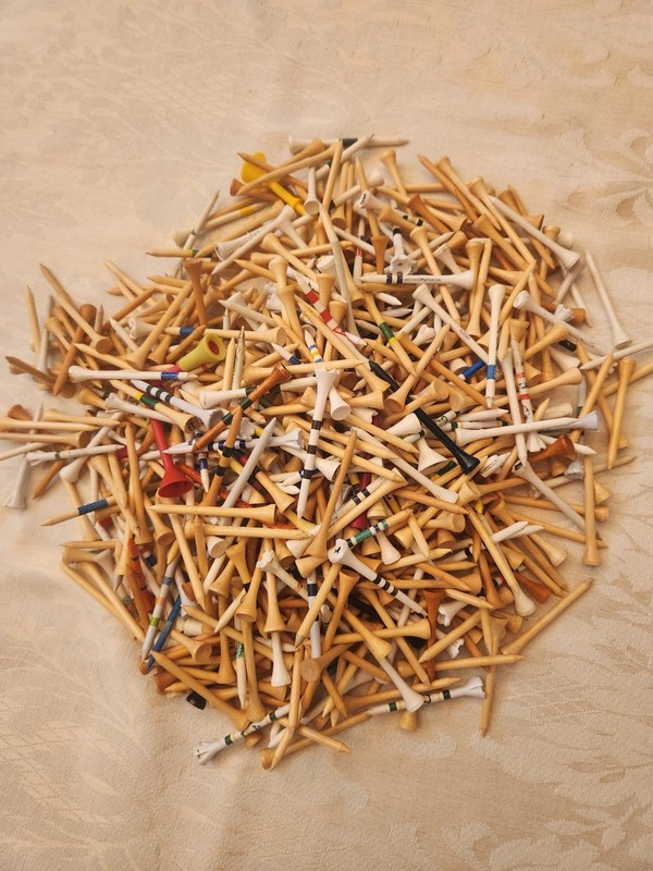 Golf tees  Get 626+ mix of colors and stripes, some plastic /bamboo/wood