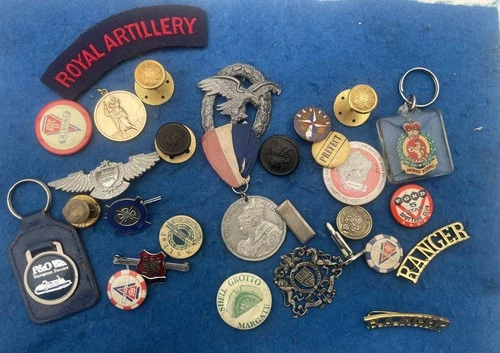 Large collection of various badges including WW2 Military badges & buttons