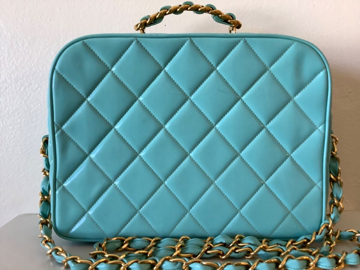 Chanel Metallic Green Quilted Caviar Jumbo Classic Double Flap Pale Gold  Hardware, 2018 Available For Immediate Sale At Sotheby's