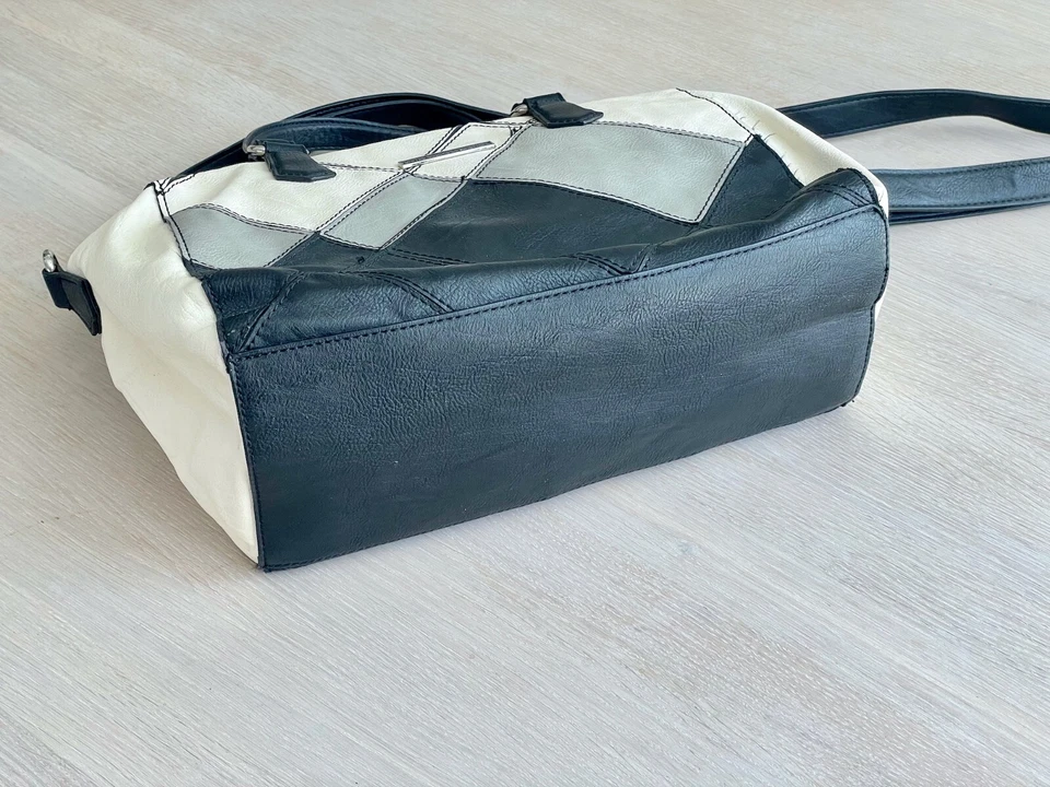 United Colors of Benetton Vintage Shoulder Bag, Small Holdall Bag, Patchwork Bag - Image 4 of 4