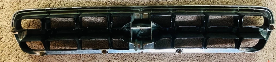 Parrilla superior Subaru Outback 2000-2002  Foto 2 de 2