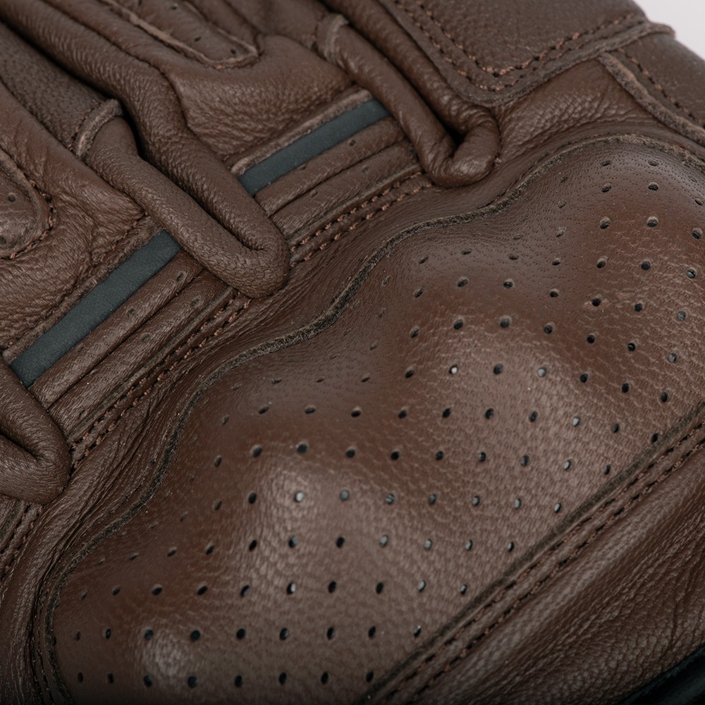 Brown — photo 3 of 7