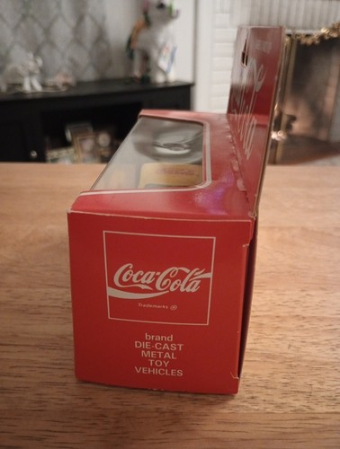 Solido Coca Cola 1936 Yellow/Red/Black Dodge Flat Bed . Scale 1:43. - Picture 4 of 9