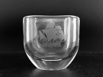 Orrefors skandinavische Schiffsvase aus geätztem Glas