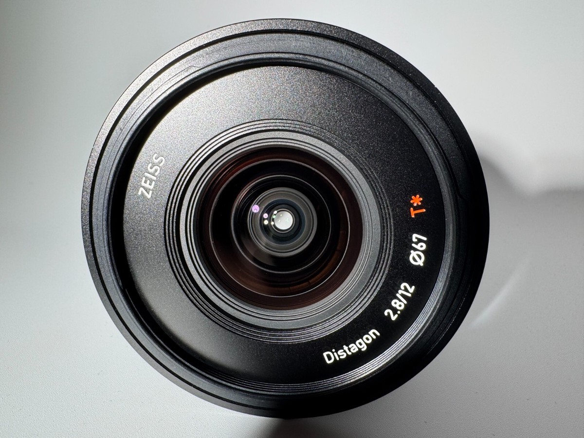 Zeiss Touit Distagon 12mm F2.8 Xマウント ZEISS Touit 2.8/12 | Sony ＆ FUJIFILM用オートフォーカス APS