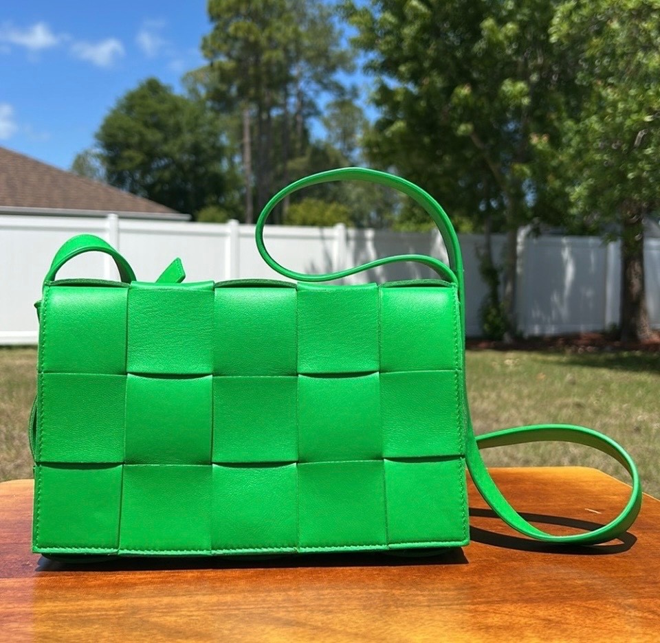 Pre-authenticated new Bottega Veneta cassette bag with dust bag Green Crossbody thumbnail 4