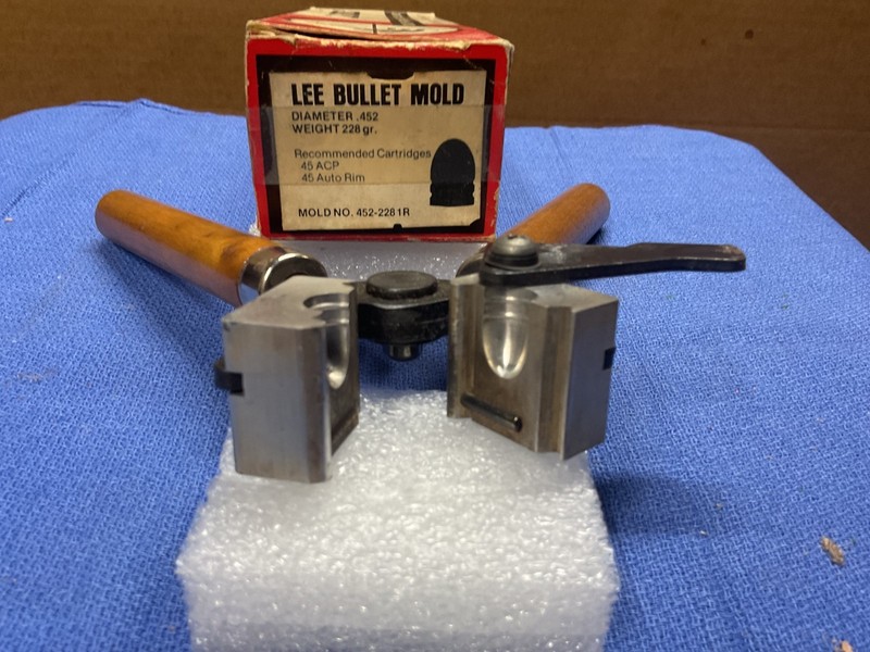 Lee Bullet Mold.  .452" 228 Gr. 45acp&45ar.