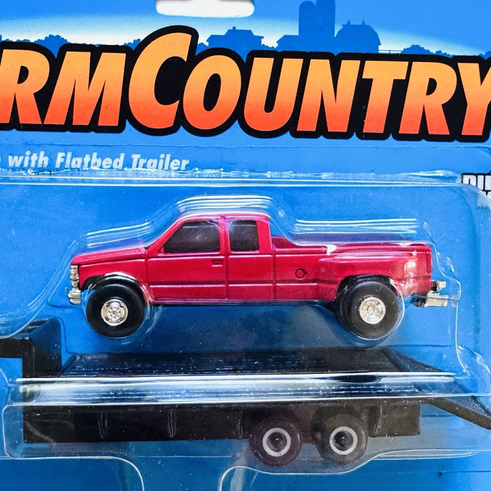 Camioneta doble Chevy Ertl Farm Country roja con remolque de plataforma plana 1996 fundido a presión #4330 Foto 2 de 4
