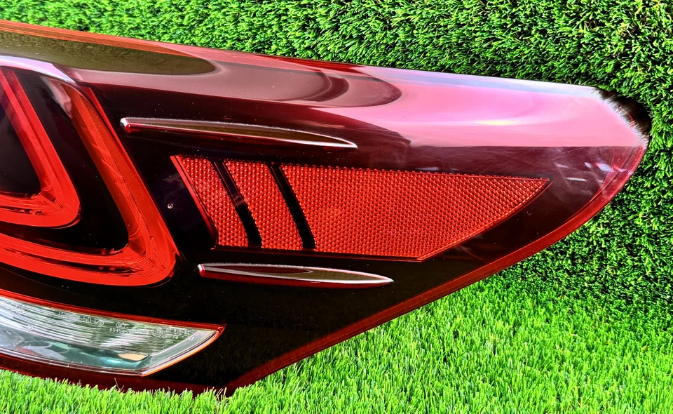 LUZ TRASERA LEXUS LS460 LS460L 2013-2017 lado derecho (lado del pasajero) LED fabricante original usada Foto 3 de 4