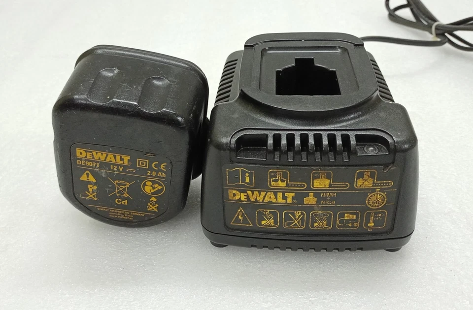 DEWALT DE9116 Charger 7.2- 18V 51 VA and DE9071 12V Battery 2.0 Ah - Image 2 of 4