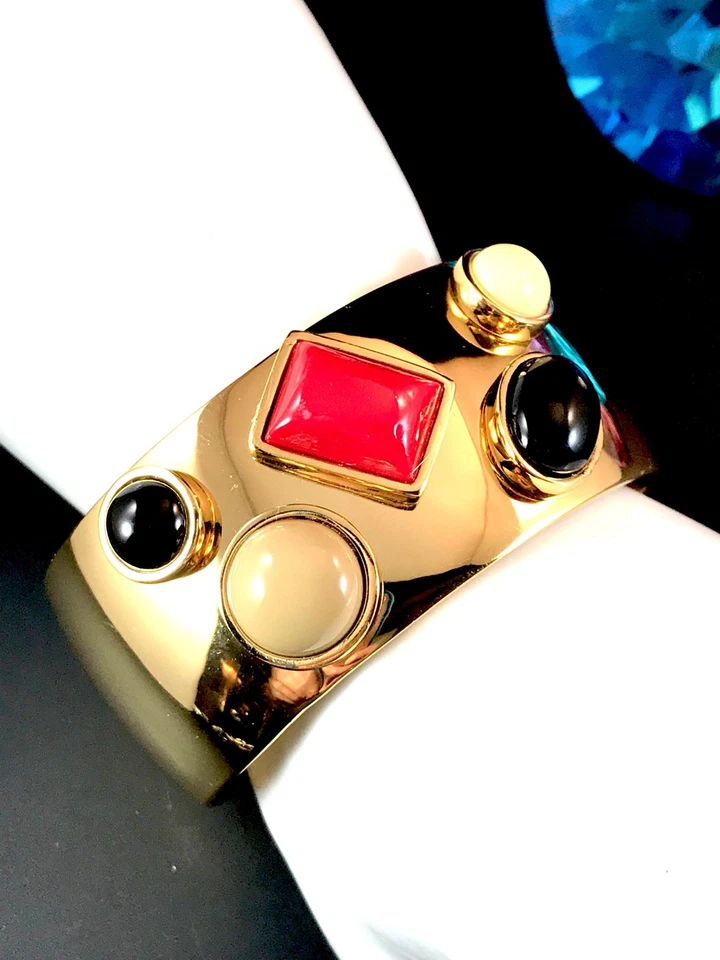 RARE TRINA TURK LUMINOUS GOLDTONE RAISED FAUX CORAL ONYX CABOCHON CUFF BRACELET - Image 2 of 4