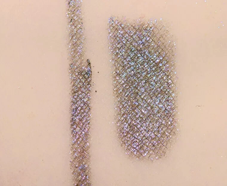 Lápiz de ojos deslizable Urban Decay Marvel Studios Eternals Mission púrpura metálico Foto 2 de 3