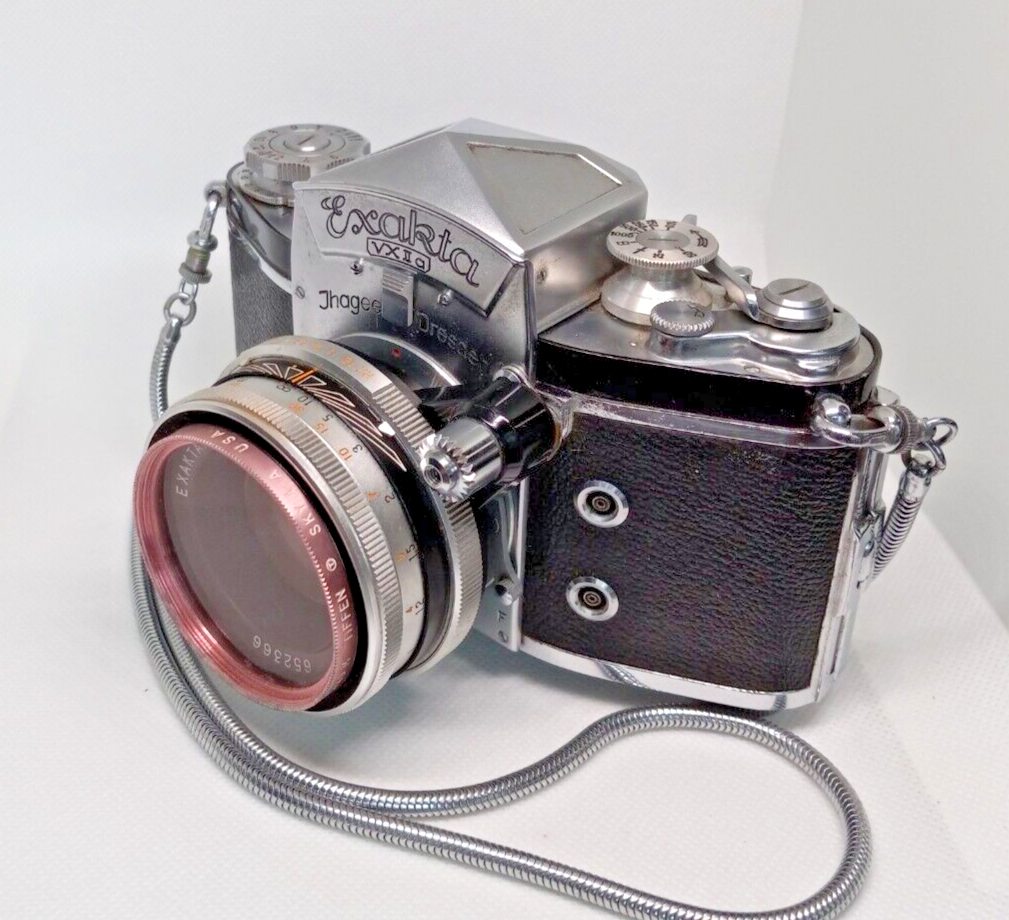 Vintage Jhagee Dresden Exakta Varex IIa Camera, leather case