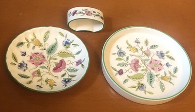 Vintage Minton Haddon Hall. Serviettenring, zwei Schmuckschalen