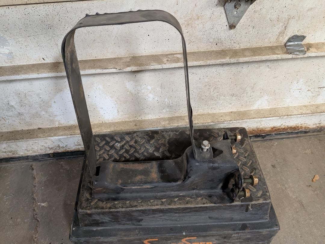 Midship Plastic Tank Bracket & Strap **03-09 Kodiak - Topkick C4500, C5500