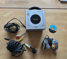 Nintendo Silver Gamecube Console with Super Mario Sunshine | Pal UK Video Games