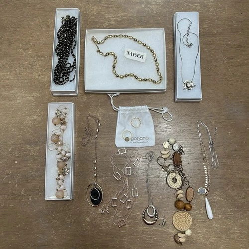 11 Piece Vintage Lot Costume Jewelry Necklaces & Rings Excellent Condition