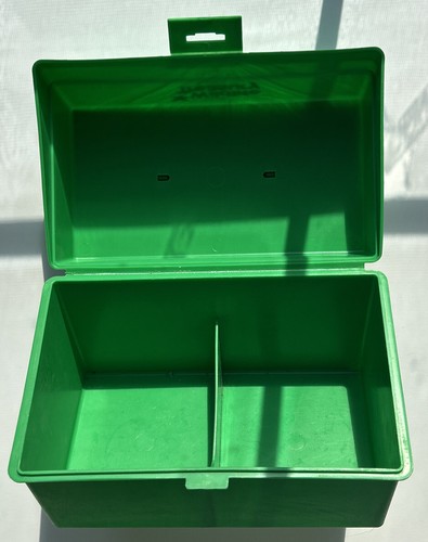 Vintage Illustrated Wildlife Treasury Box Carry Case - Picture 2 of 3