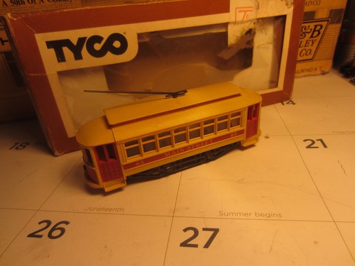 HO trains; A very nice but poor running TYCO MAIN STREET trolley in orig box