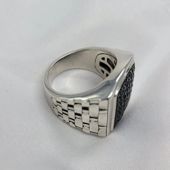 Fantastic Woven Design Engraved Shank Men's Ring With 1.58CT Simulated Onyx - Image 3 of 4